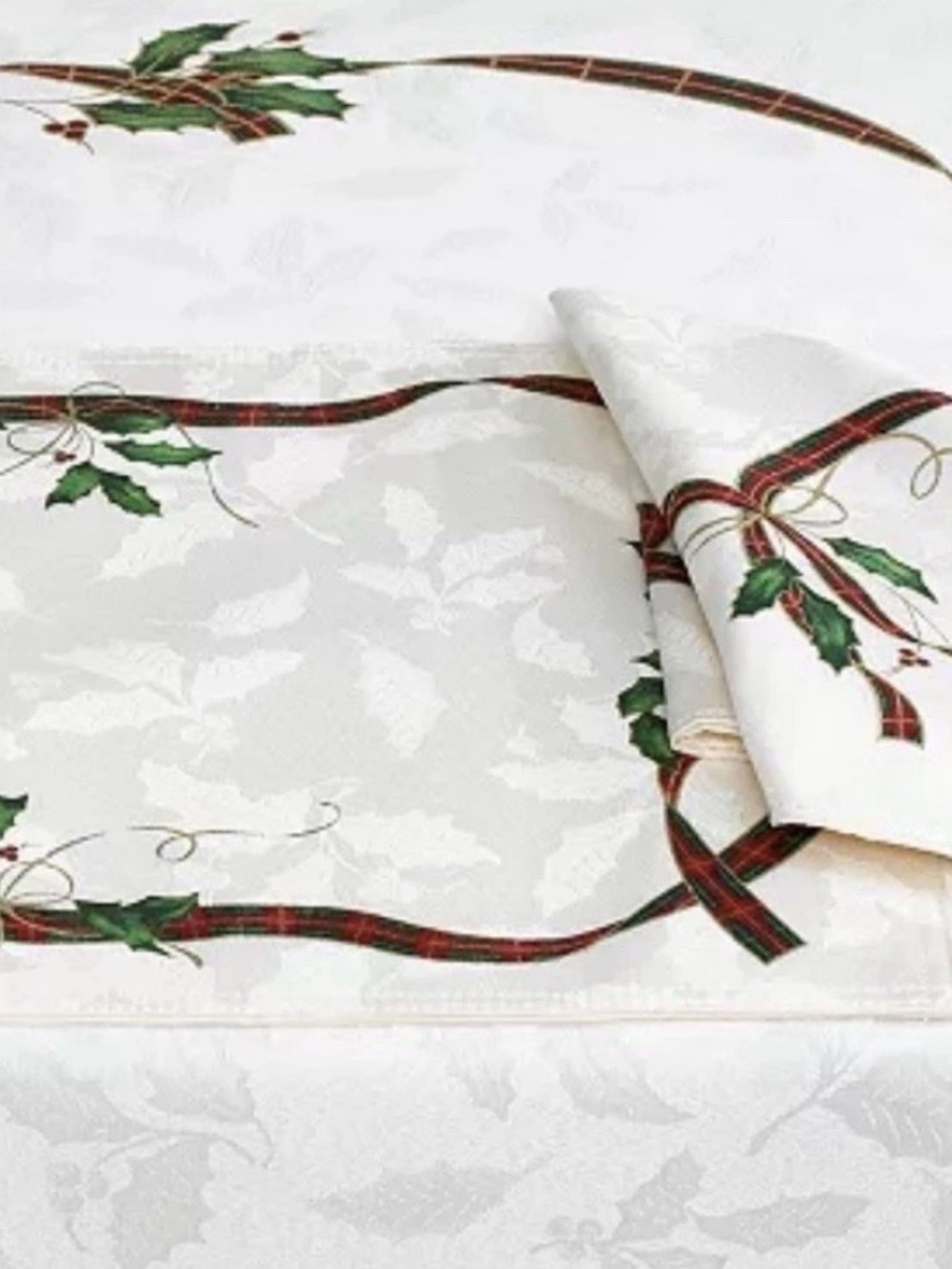 NEW LENOX HOLIDAY NOUVEAU SET OF 4 DINNER NAPKINS